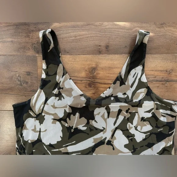 Chico’s Tank Top 1 M Floral Camo Print Stretch Layering Tank Fall Neutrals - Picture 4 of 7